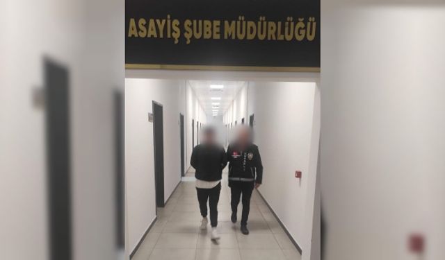 Hırsızlık suçundan aranıyordu, yakayı ele verdi