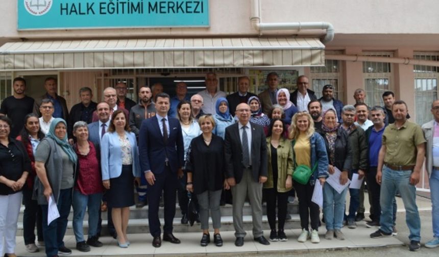 75 Kursiyere örtü altı sebze yetiştiriciliği belgesi