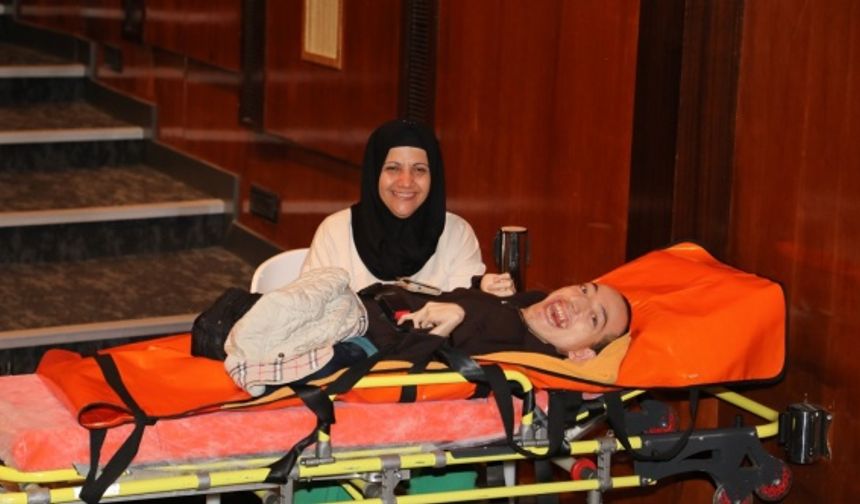 Engeller tiyatro ile aşıldı, mutluluk yüzlerden okundu