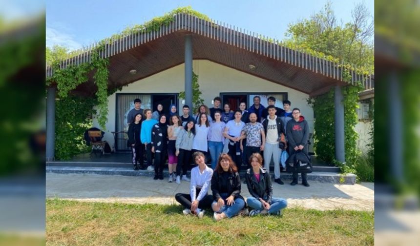 Gençler sınav öncesi hem stres attı, hem de eksik konuları gözden geçirdi