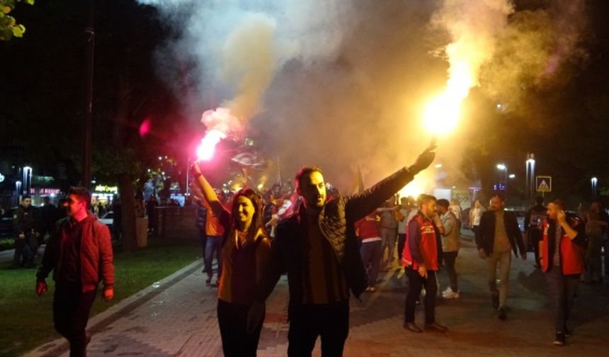 Kocaeli’de Galatasaraylılar şampiyonluğu coşkuyla kutladı