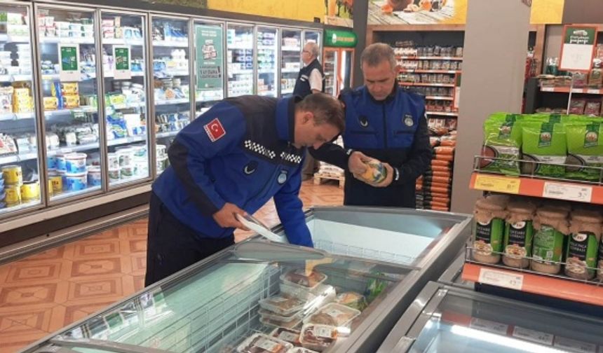 Zabıta ekipleri marketleri denetlendi