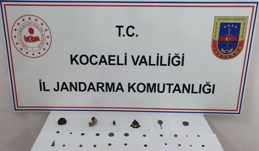 Durdurulan araçta 28 tarihi eser ele geçirildi