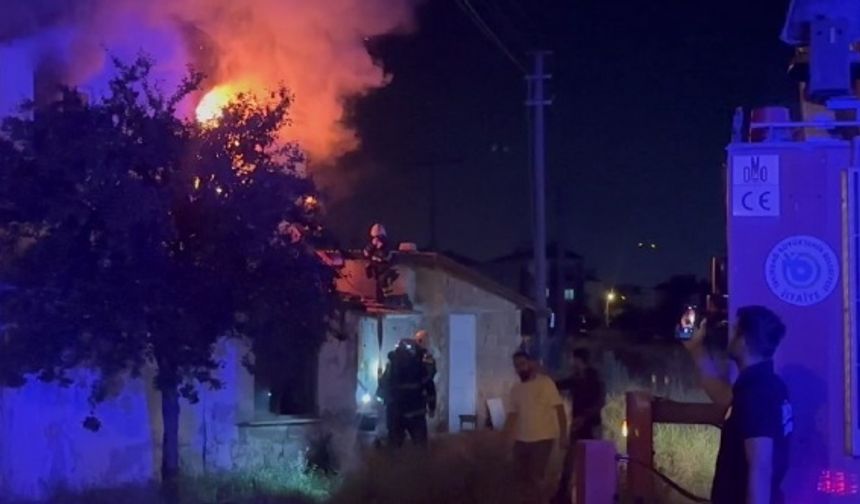 Önce babasını darbetti sonra evi ateşe verdi