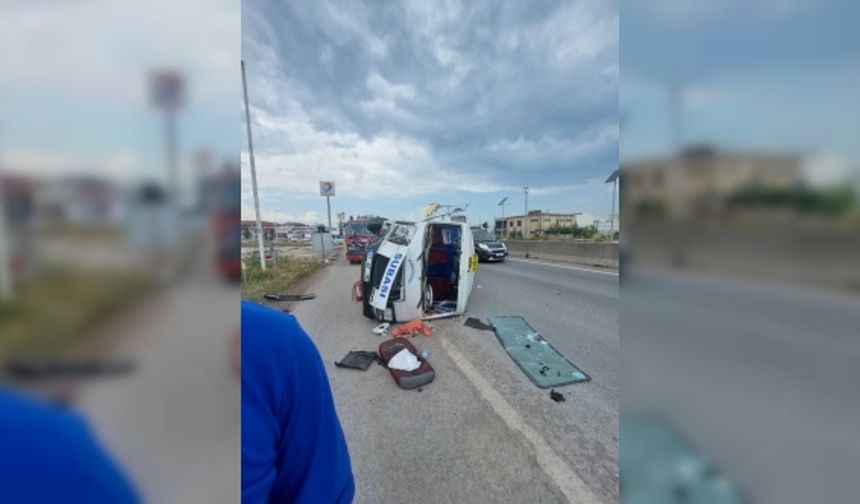 Yalova’da otomobille çarpışan minibüs devrildi: 9 yaralı